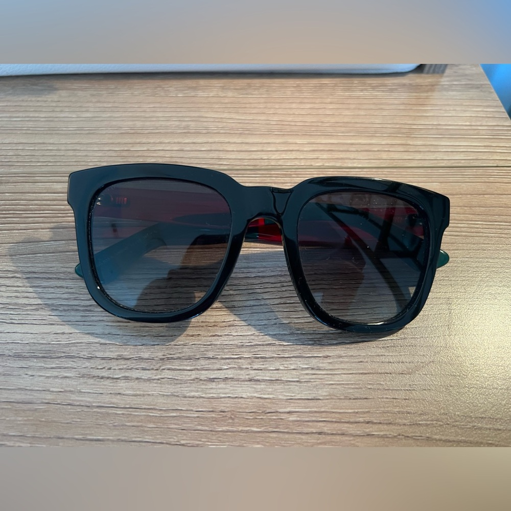 Gucci Sunglasses with Black Frame and Red and green Side Temples - Picture 8 of 8